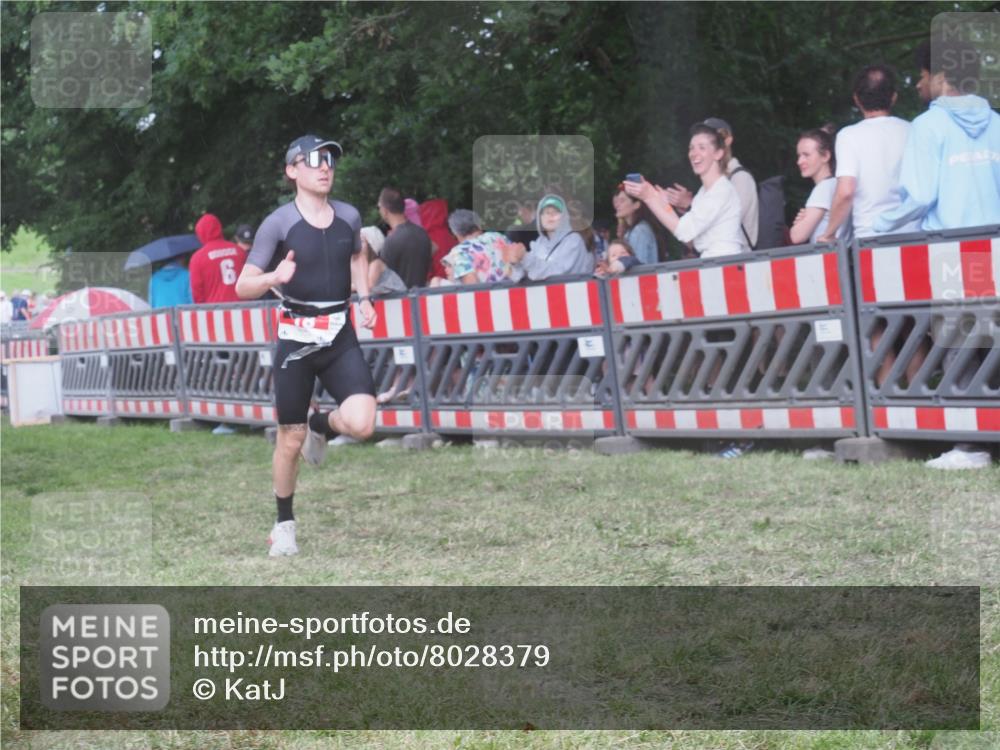 21.06.2025 - 27. Vierlanden-Triathlon KatJ http://msf.ph/oto/8028379 15.06.2025 13:32:26 Ziel 18, 944 meine-sportfotos.de