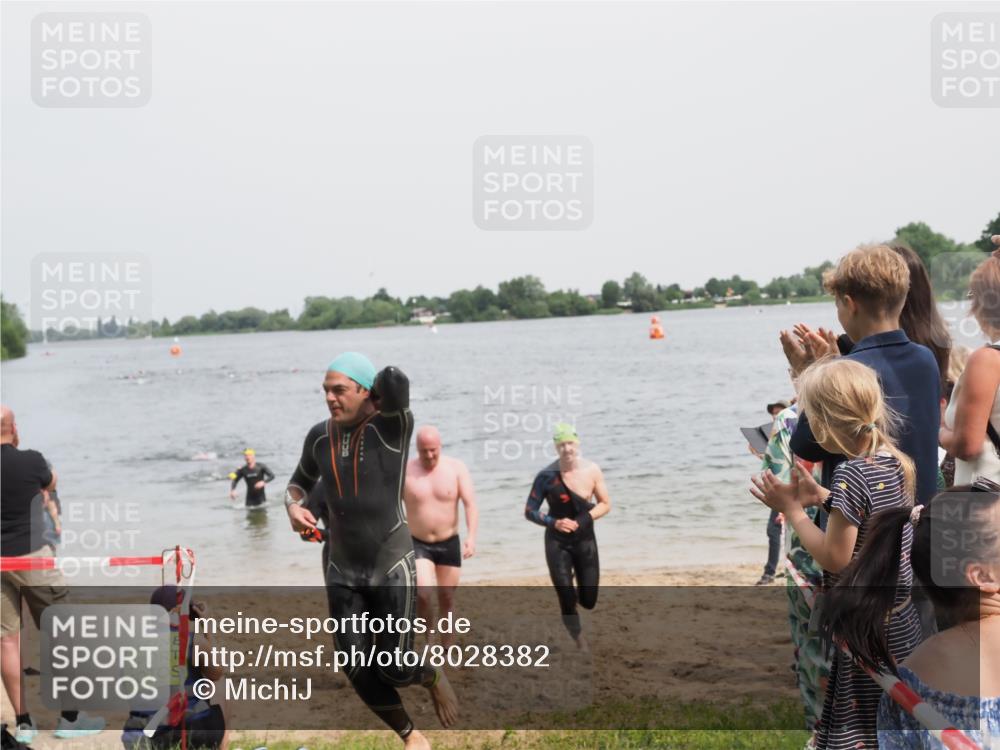 21.06.2025 - 27. Vierlanden-Triathlon MichiJ http://msf.ph/oto/8028382 15.06.2026 10:58:39 Schwimmen 636, 667, 684, 732, 743, 747 meine-sportfotos.de