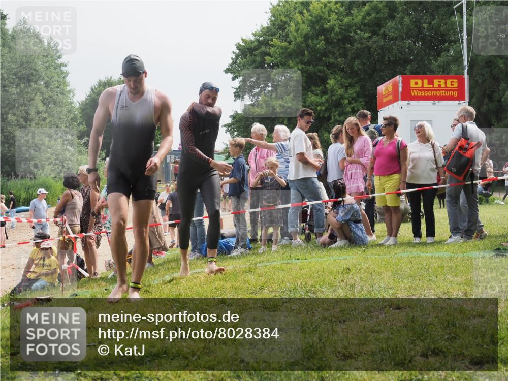 15.06.2025 - 27. Vierlanden-Triathlon KatJ http://msf.ph/oto/8028384 15.06.2025 11:02:47 Schwimmen 672, 696, 728, 868 meine-sportfotos.de