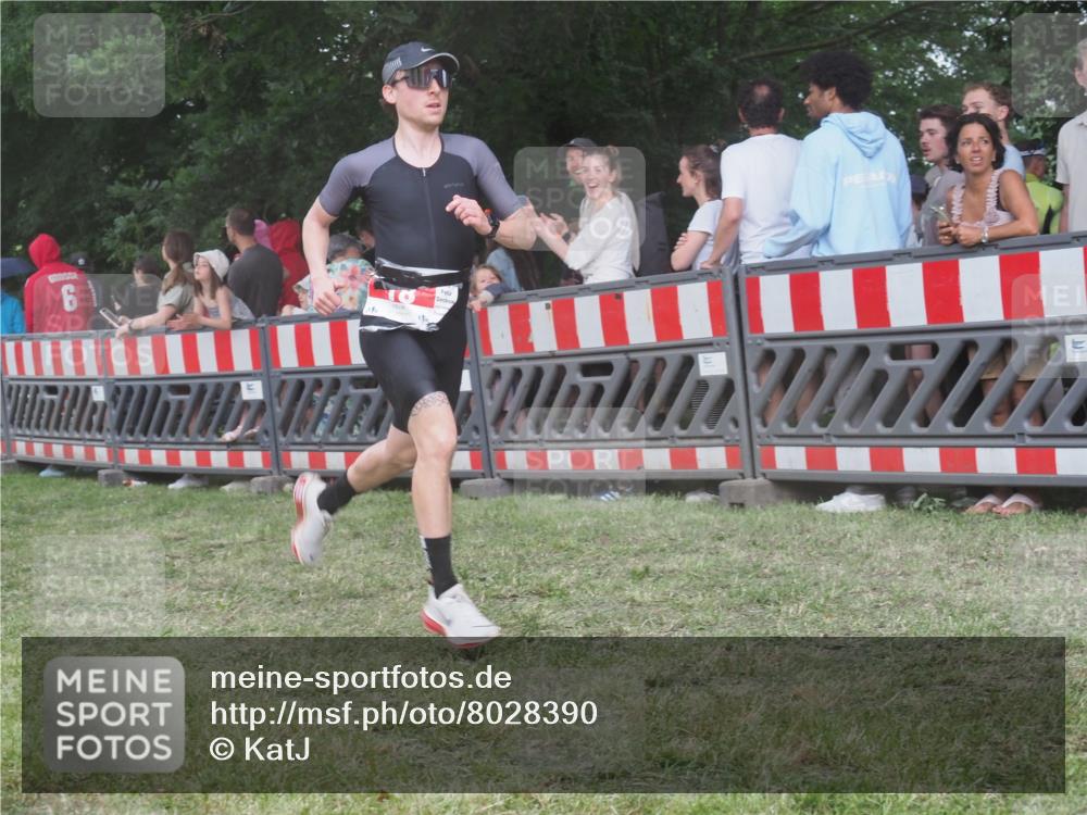 21.06.2025 - 27. Vierlanden-Triathlon KatJ http://msf.ph/oto/8028390 15.06.2025 13:32:27 Ziel 18, 644 meine-sportfotos.de