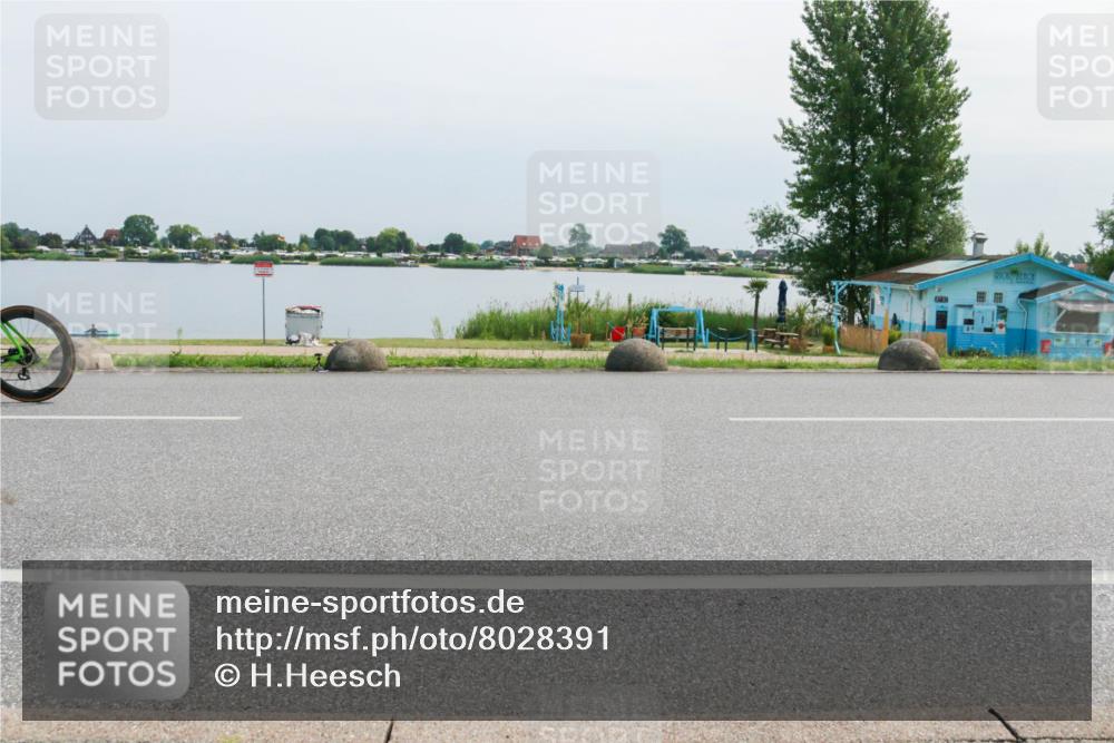 15.06.2025 - 27. Vierlanden-Triathlon H.Heesch http://msf.ph/oto/8028391 15.06.2025 11:23:45 Radfahren 228, 780 meine-sportfotos.de