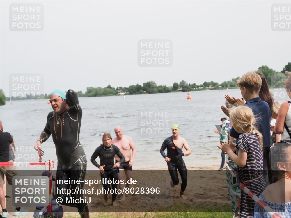 21.06.2025 - 27. Vierlanden-Triathlon MichiJ http://msf.ph/oto/8028396 15.06.2026 10:58:40 Schwimmen 636, 667, 684, 732, 743, 747 meine-sportfotos.de