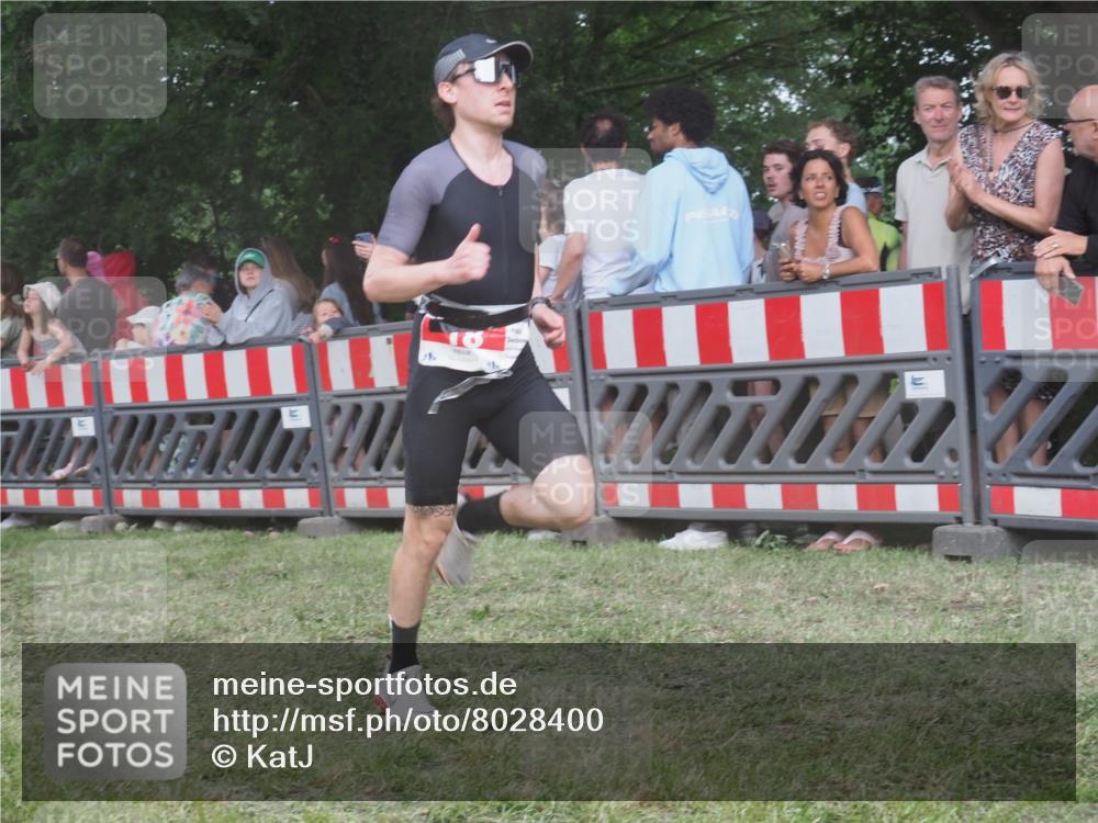 21.06.2025 - 27. Vierlanden-Triathlon KatJ http://msf.ph/oto/8028400 15.06.2025 13:32:27 Ziel 18, 644 meine-sportfotos.de