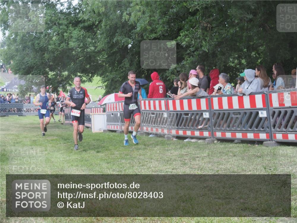 21.06.2025 - 27. Vierlanden-Triathlon KatJ http://msf.ph/oto/8028403 15.06.2025 13:32:35 Ziel 157, 644, 657, 1057 meine-sportfotos.de