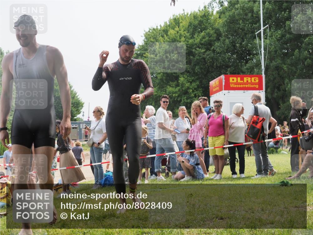 15.06.2025 - 27. Vierlanden-Triathlon KatJ http://msf.ph/oto/8028409 15.06.2025 11:02:48 Schwimmen 672, 696, 728, 868 meine-sportfotos.de