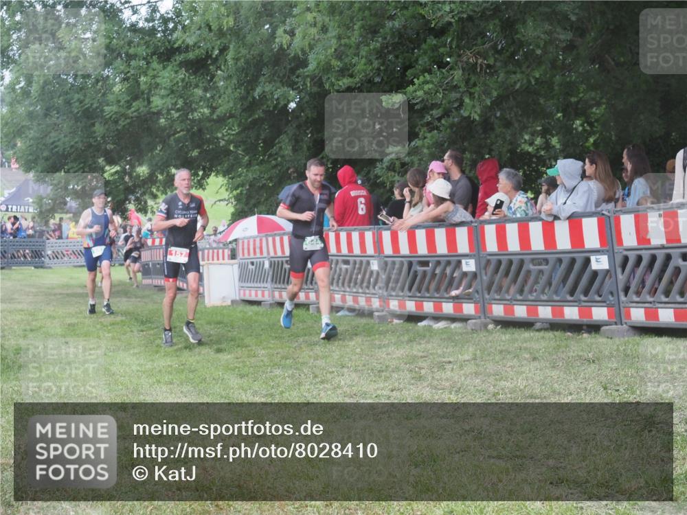 21.06.2025 - 27. Vierlanden-Triathlon KatJ http://msf.ph/oto/8028410 15.06.2025 13:32:35 Ziel 157, 644, 657, 1057 meine-sportfotos.de
