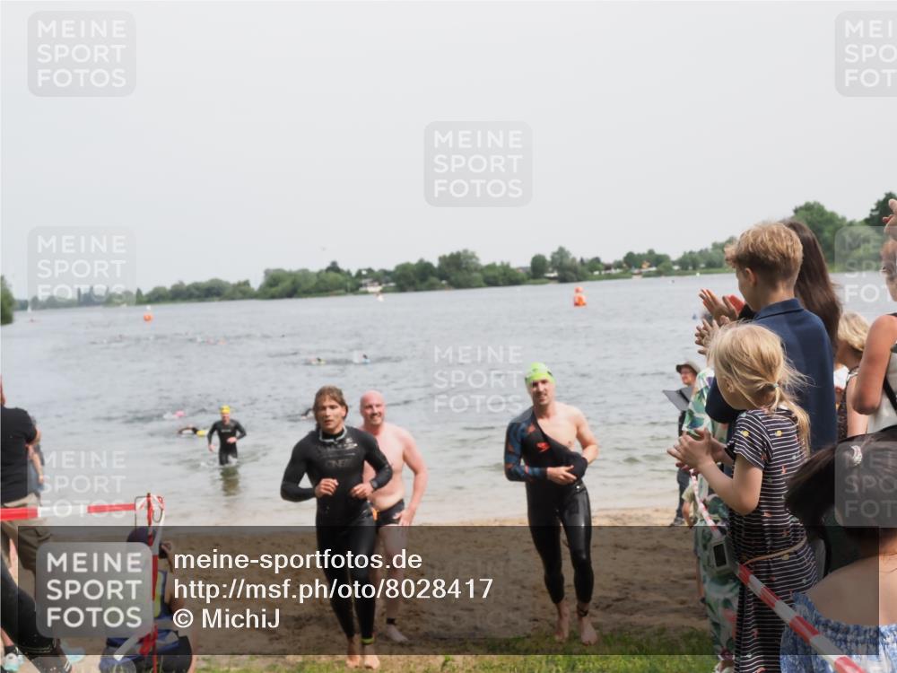 21.06.2025 - 27. Vierlanden-Triathlon MichiJ http://msf.ph/oto/8028417 15.06.2026 10:58:40 Schwimmen 636, 667, 684, 732, 743, 747 meine-sportfotos.de