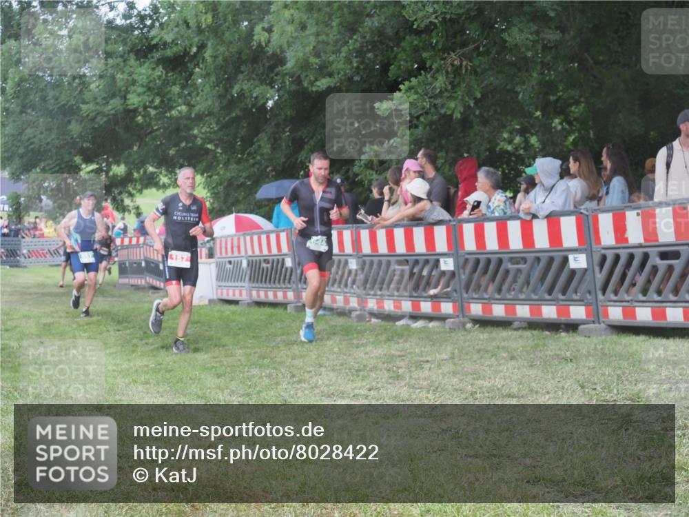 21.06.2025 - 27. Vierlanden-Triathlon KatJ http://msf.ph/oto/8028422 15.06.2025 13:32:35 Ziel 157, 644, 657, 1057 meine-sportfotos.de