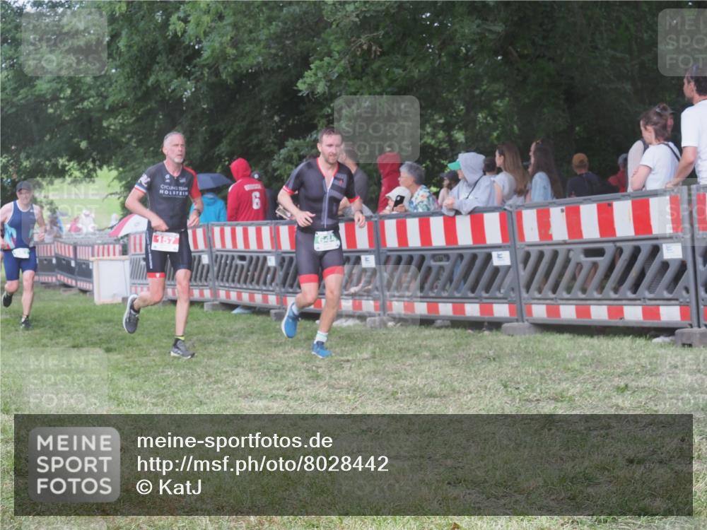 21.06.2025 - 27. Vierlanden-Triathlon KatJ http://msf.ph/oto/8028442 15.06.2025 13:32:36 Ziel 74, 157, 644, 657, 1057 meine-sportfotos.de