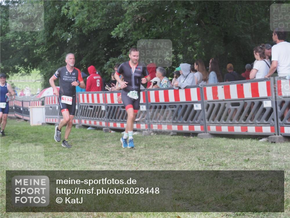 21.06.2025 - 27. Vierlanden-Triathlon KatJ http://msf.ph/oto/8028448 15.06.2025 13:32:36 Ziel 74, 157, 644, 657, 1057 meine-sportfotos.de