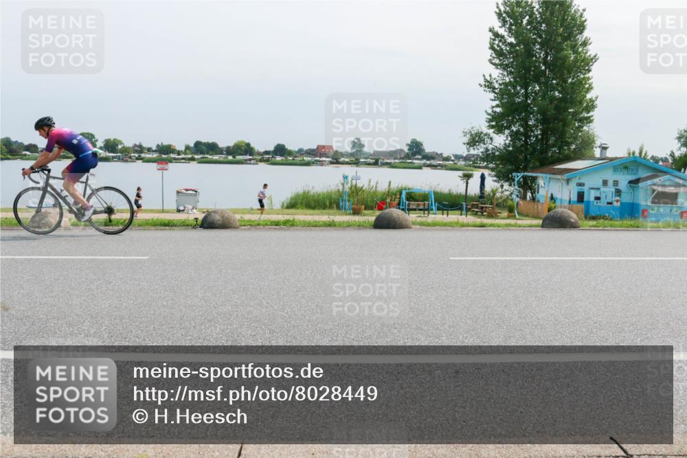 15.06.2025 - 27. Vierlanden-Triathlon H.Heesch http://msf.ph/oto/8028449 15.06.2025 11:23:58 Radfahren 833, 954 meine-sportfotos.de