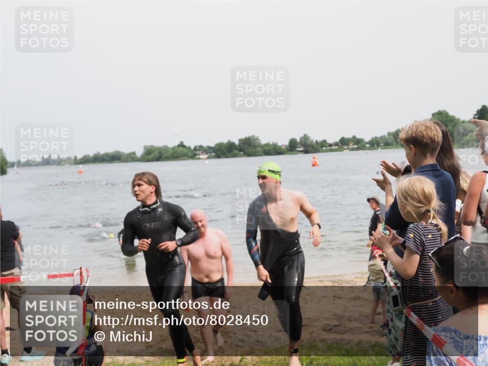 21.06.2025 - 27. Vierlanden-Triathlon MichiJ http://msf.ph/oto/8028450 15.06.2026 10:58:41 Schwimmen 636, 667, 684, 732, 743, 747 meine-sportfotos.de