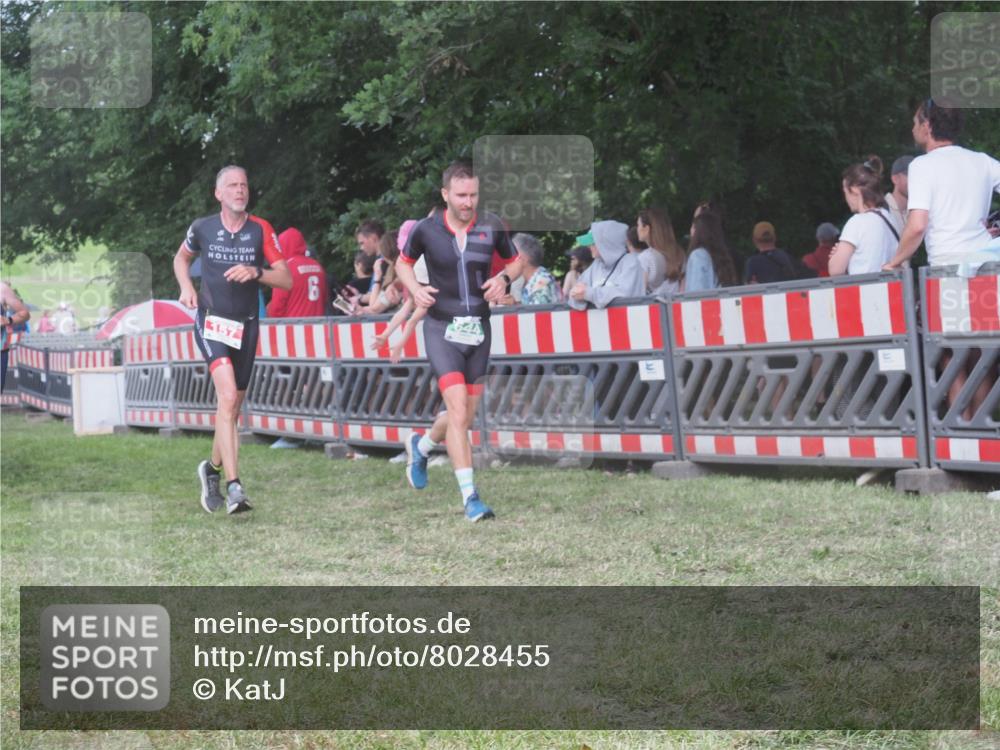 21.06.2025 - 27. Vierlanden-Triathlon KatJ http://msf.ph/oto/8028455 15.06.2025 13:32:36 Ziel 74, 157, 644, 657, 1057 meine-sportfotos.de