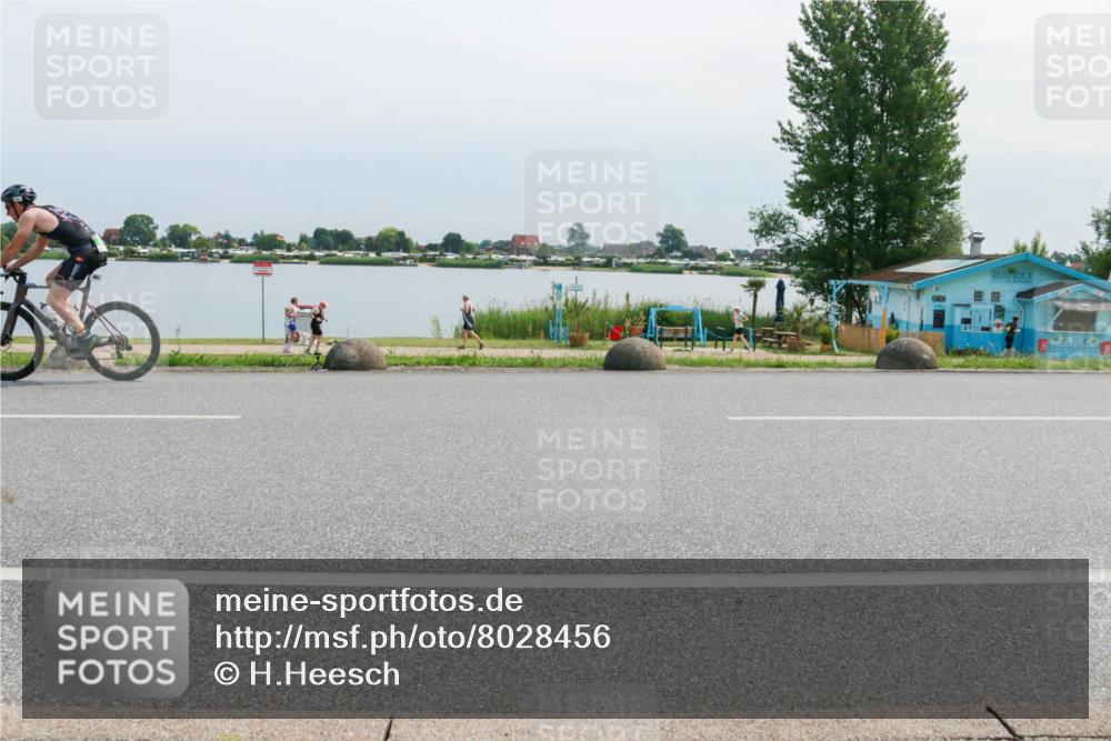 15.06.2025 - 27. Vierlanden-Triathlon H.Heesch http://msf.ph/oto/8028456 15.06.2025 11:24:16 Radfahren 804 meine-sportfotos.de