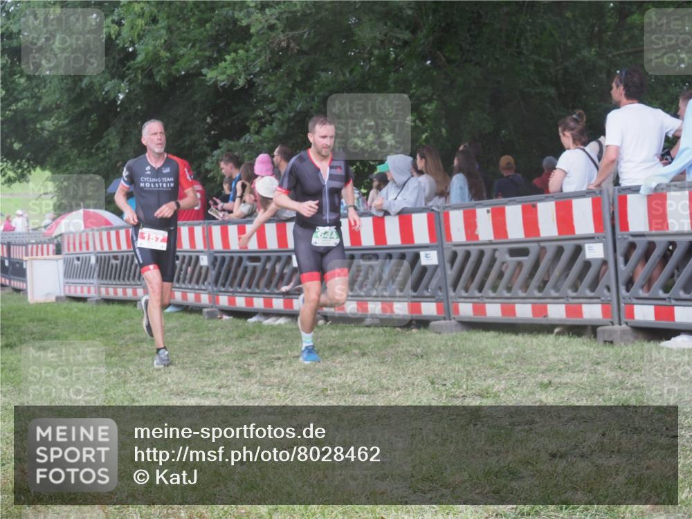 21.06.2025 - 27. Vierlanden-Triathlon KatJ http://msf.ph/oto/8028462 15.06.2025 13:32:36 Ziel 74, 157, 644, 657, 1057 meine-sportfotos.de