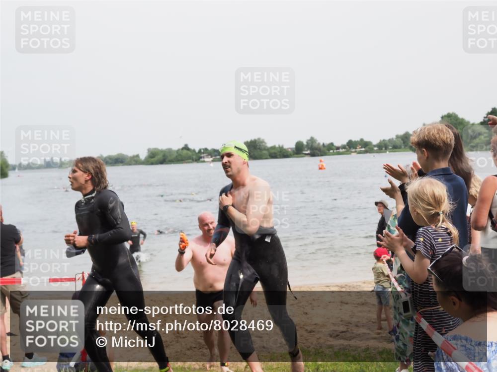 21.06.2025 - 27. Vierlanden-Triathlon MichiJ http://msf.ph/oto/8028469 15.06.2026 10:58:41 Schwimmen 636, 667, 684, 732, 743, 747 meine-sportfotos.de
