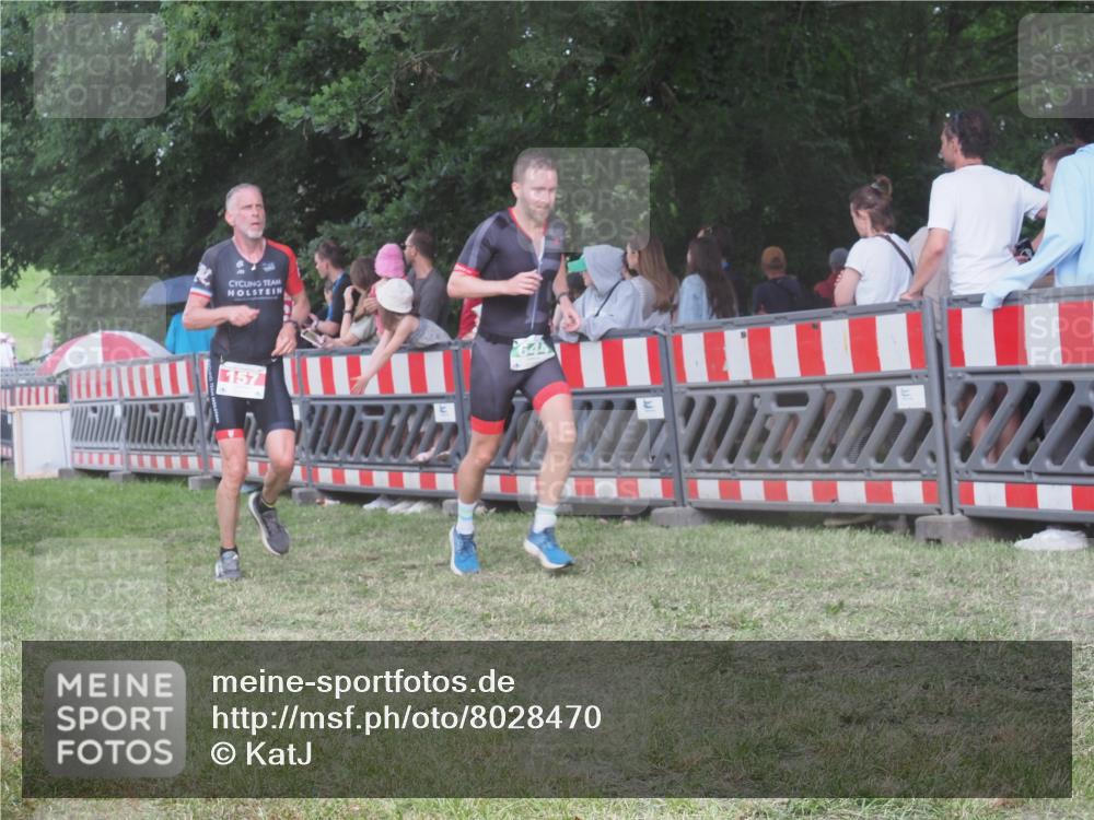 21.06.2025 - 27. Vierlanden-Triathlon KatJ http://msf.ph/oto/8028470 15.06.2025 13:32:36 Ziel 74, 157, 644, 657, 1057 meine-sportfotos.de