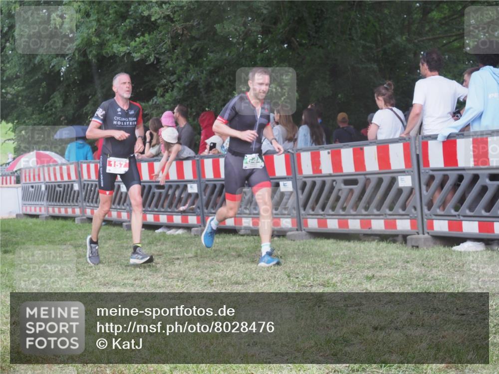 21.06.2025 - 27. Vierlanden-Triathlon KatJ http://msf.ph/oto/8028476 15.06.2025 13:32:36 Ziel 74, 157, 644, 657, 1057 meine-sportfotos.de