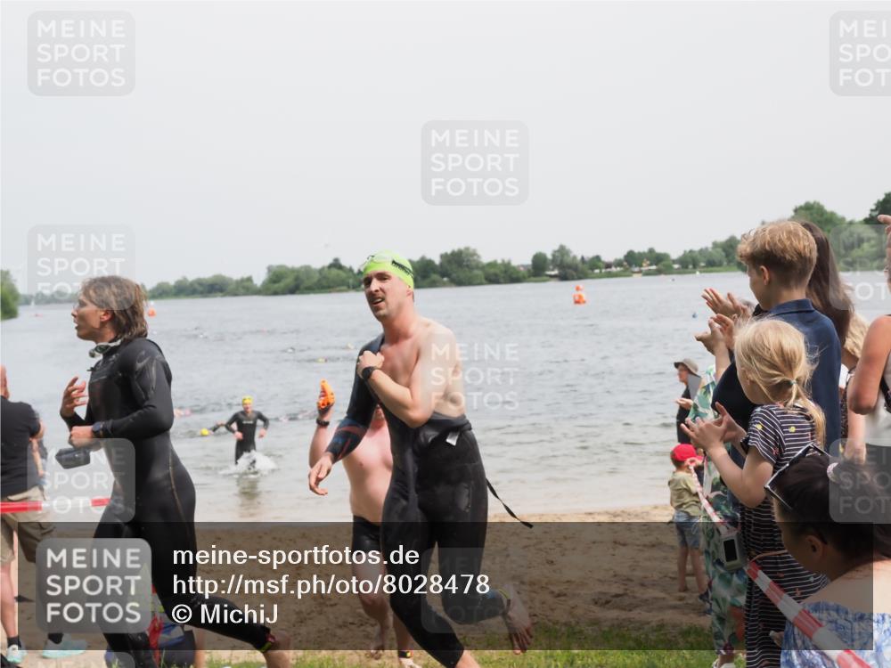21.06.2025 - 27. Vierlanden-Triathlon MichiJ http://msf.ph/oto/8028478 15.06.2026 10:58:41 Schwimmen 636, 667, 684, 732, 743, 747 meine-sportfotos.de