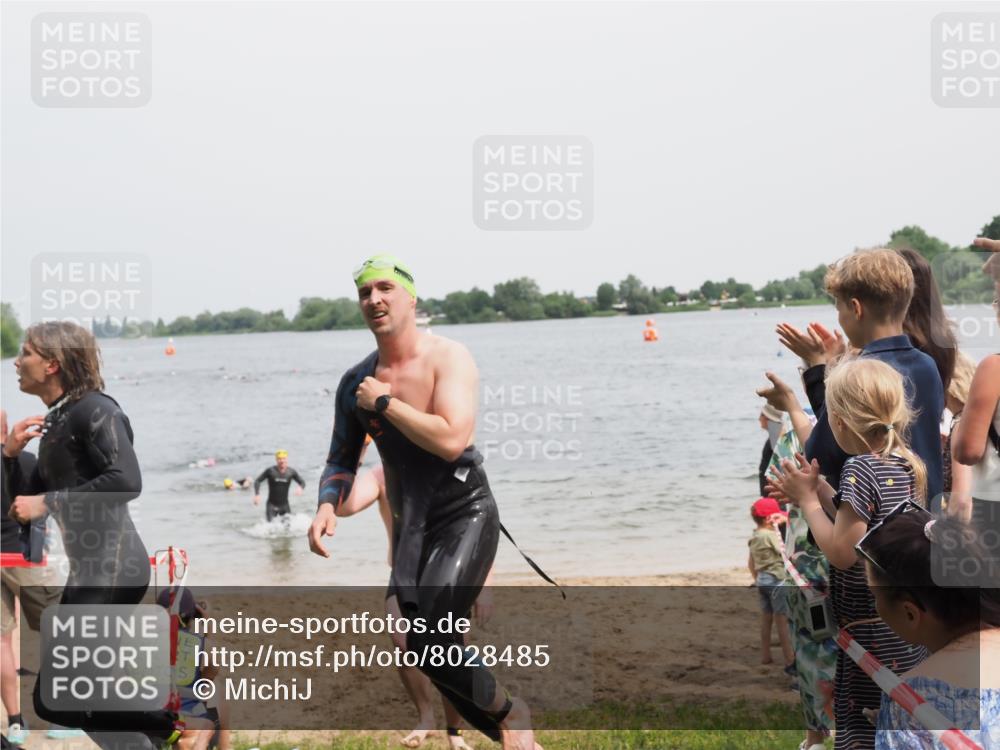 21.06.2025 - 27. Vierlanden-Triathlon MichiJ http://msf.ph/oto/8028485 15.06.2026 10:58:41 Schwimmen 636, 667, 684, 732, 743, 747 meine-sportfotos.de