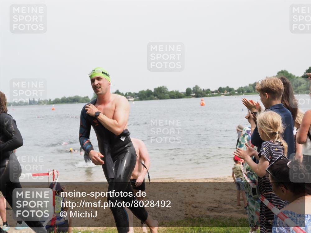 21.06.2025 - 27. Vierlanden-Triathlon MichiJ http://msf.ph/oto/8028492 15.06.2026 10:58:42 Schwimmen 636, 667, 684, 743, 747 meine-sportfotos.de