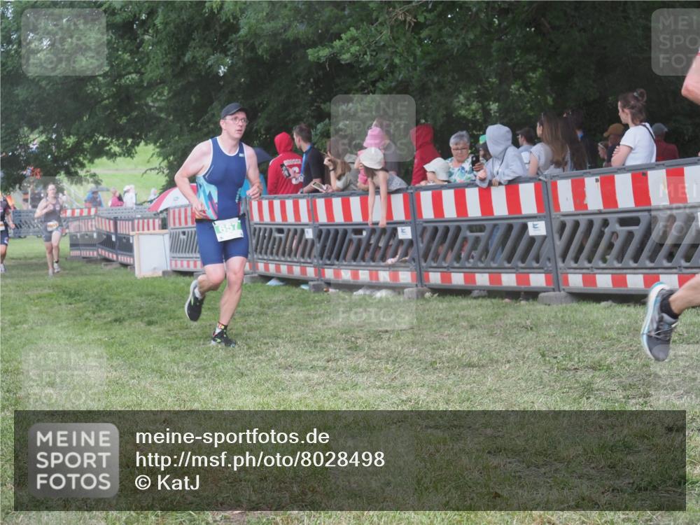 21.06.2025 - 27. Vierlanden-Triathlon KatJ http://msf.ph/oto/8028498 15.06.2025 13:32:38 Ziel 74, 157, 644, 657, 1057 meine-sportfotos.de
