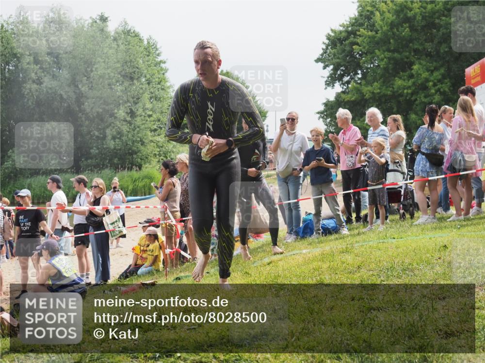 15.06.2025 - 27. Vierlanden-Triathlon KatJ http://msf.ph/oto/8028500 15.06.2025 11:03:30 Schwimmen 645, 766, 793, 810 meine-sportfotos.de