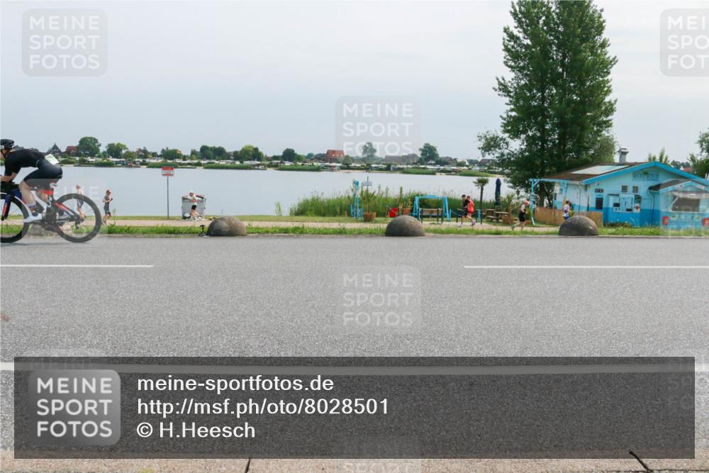 15.06.2025 - 27. Vierlanden-Triathlon H.Heesch http://msf.ph/oto/8028501 15.06.2025 11:24:23 Radfahren 804, 904 meine-sportfotos.de