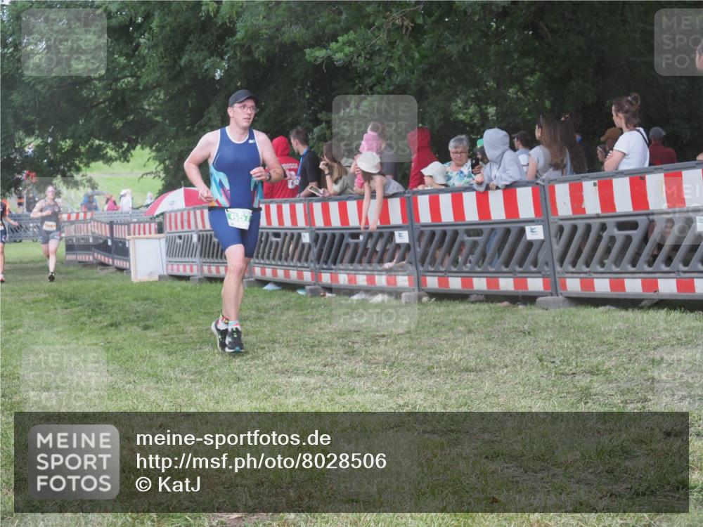 21.06.2025 - 27. Vierlanden-Triathlon KatJ http://msf.ph/oto/8028506 15.06.2025 13:32:38 Ziel 74, 157, 644, 657, 1057 meine-sportfotos.de