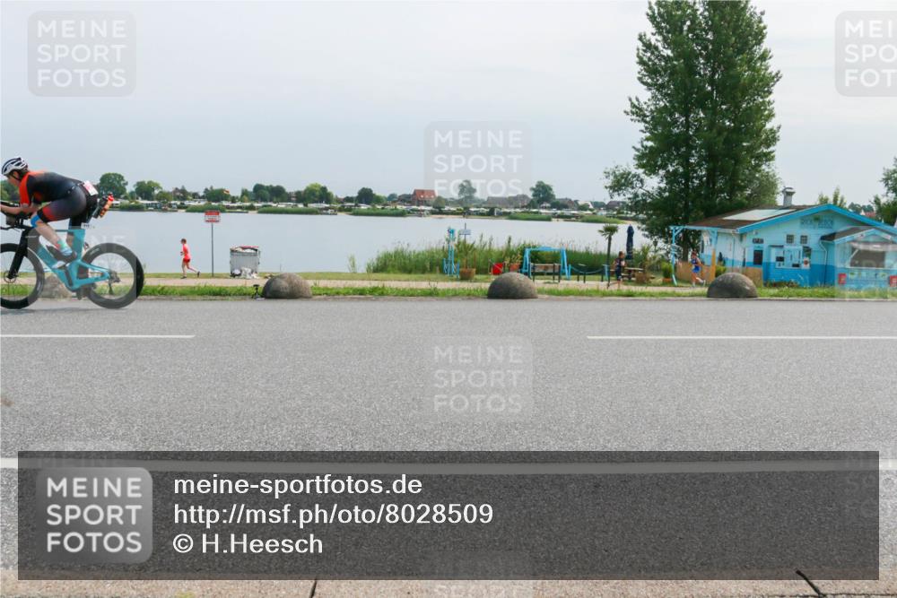 15.06.2025 - 27. Vierlanden-Triathlon H.Heesch http://msf.ph/oto/8028509 15.06.2025 11:24:29 Radfahren 161, 213, 904 meine-sportfotos.de