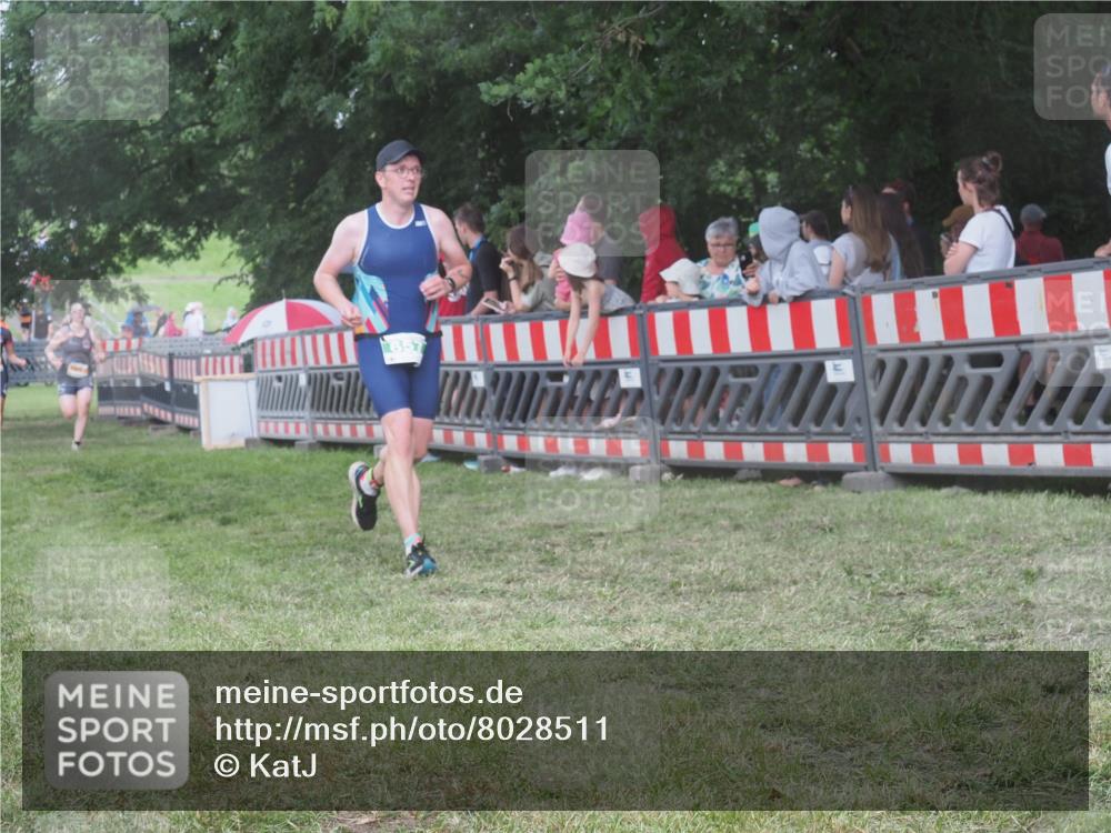 21.06.2025 - 27. Vierlanden-Triathlon KatJ http://msf.ph/oto/8028511 15.06.2025 13:32:38 Ziel 74, 157, 644, 657, 1057 meine-sportfotos.de