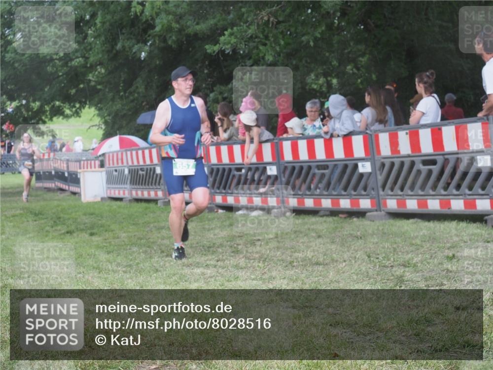 21.06.2025 - 27. Vierlanden-Triathlon KatJ http://msf.ph/oto/8028516 15.06.2025 13:32:38 Ziel 74, 157, 644, 657, 1057 meine-sportfotos.de