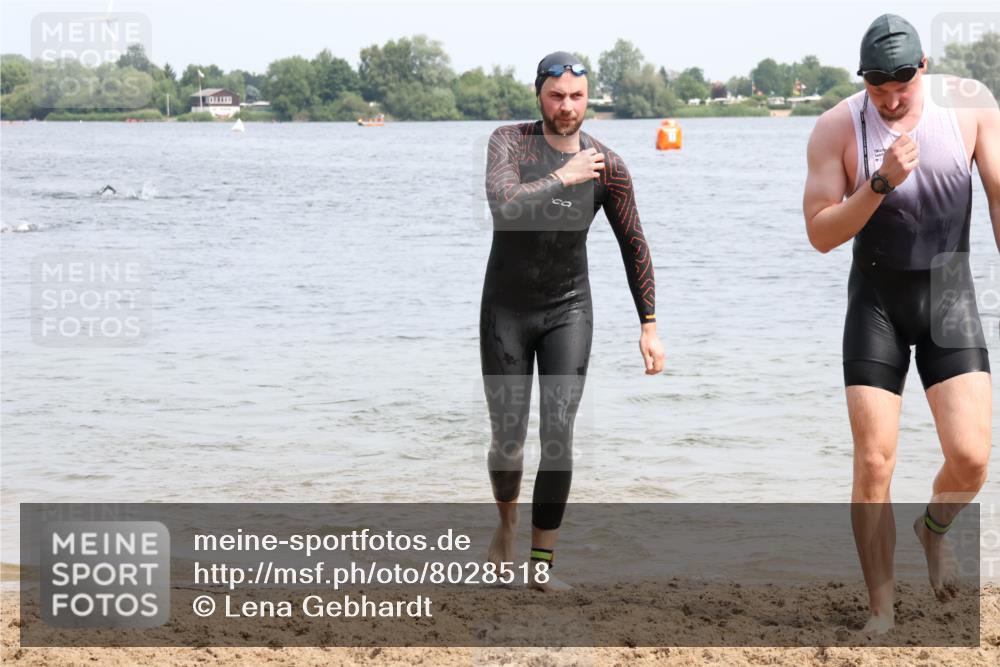 15.06.2025 - 27. Vierlanden-Triathlon Lena Gebhardt http://msf.ph/oto/8028518 15.06.2025 11:02:38 Schwimmen 672, 696, 728, 868 meine-sportfotos.de