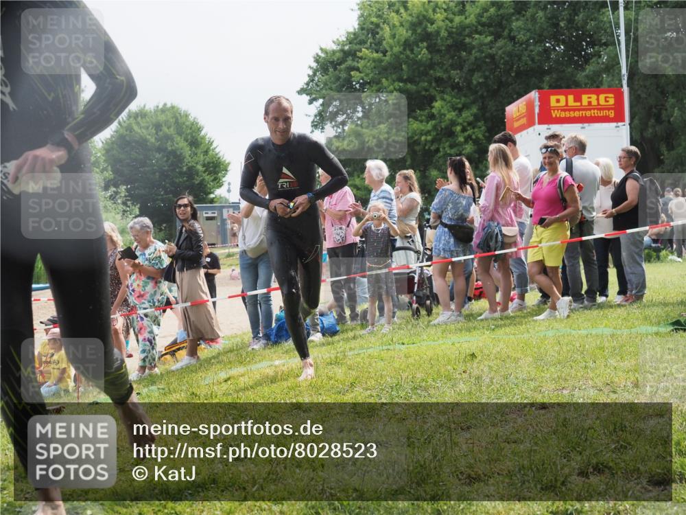 15.06.2025 - 27. Vierlanden-Triathlon KatJ http://msf.ph/oto/8028523 15.06.2025 11:03:31 Schwimmen 645, 766, 793, 810 meine-sportfotos.de