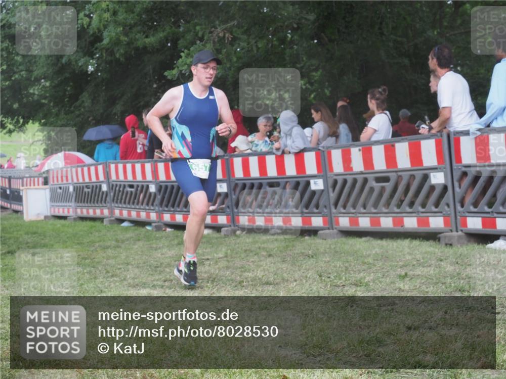 21.06.2025 - 27. Vierlanden-Triathlon KatJ http://msf.ph/oto/8028530 15.06.2025 13:32:39 Ziel 74, 157, 644, 657, 1057 meine-sportfotos.de