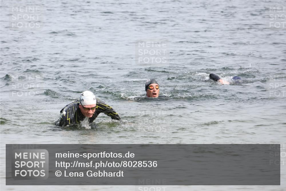 15.06.2025 - 27. Vierlanden-Triathlon Lena Gebhardt http://msf.ph/oto/8028536 15.06.2025 11:03:13 Schwimmen  meine-sportfotos.de