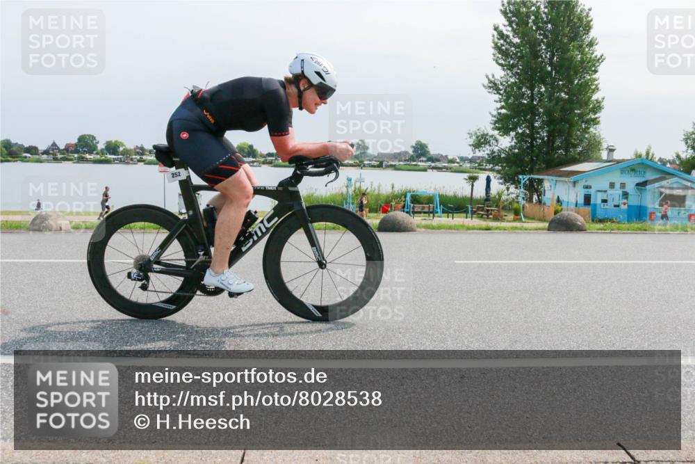 15.06.2025 - 27. Vierlanden-Triathlon H.Heesch http://msf.ph/oto/8028538 15.06.2025 11:24:55 Radfahren 199, 252 meine-sportfotos.de