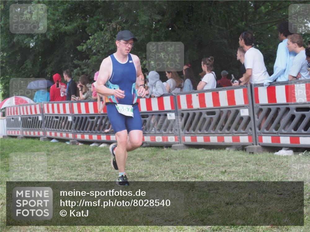 21.06.2025 - 27. Vierlanden-Triathlon KatJ http://msf.ph/oto/8028540 15.06.2025 13:32:39 Ziel 74, 157, 644, 657, 1057 meine-sportfotos.de