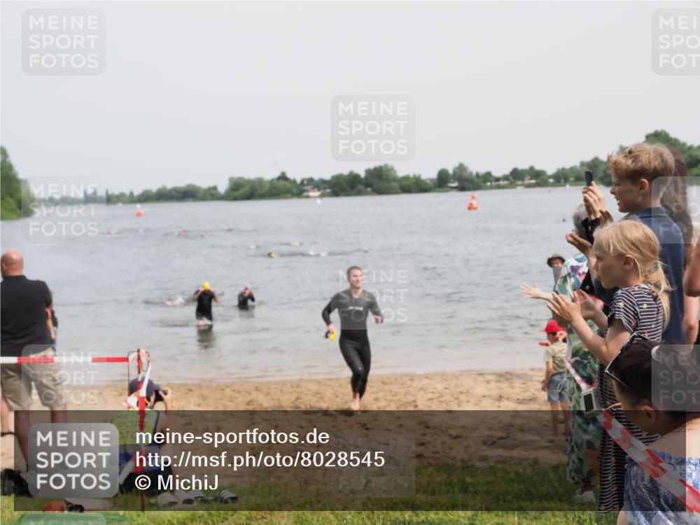 21.06.2025 - 27. Vierlanden-Triathlon MichiJ http://msf.ph/oto/8028545 15.06.2026 10:58:46 Schwimmen 636, 667, 684, 743, 747 meine-sportfotos.de