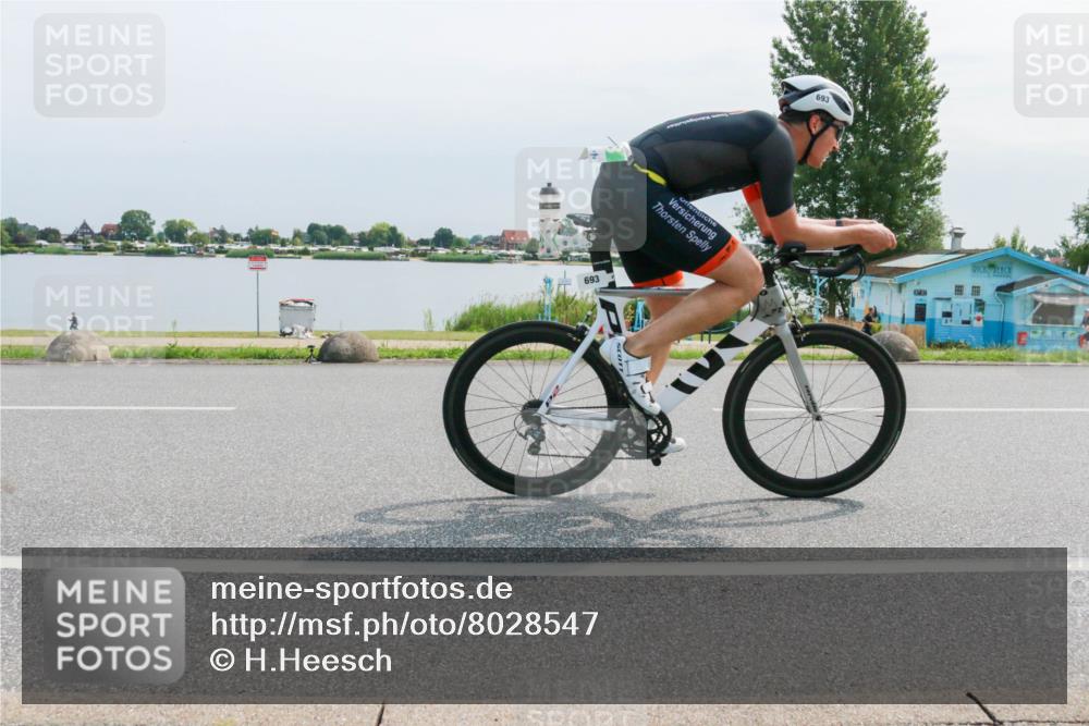15.06.2025 - 27. Vierlanden-Triathlon H.Heesch http://msf.ph/oto/8028547 15.06.2025 11:25:02 Radfahren 81, 693, 970 meine-sportfotos.de