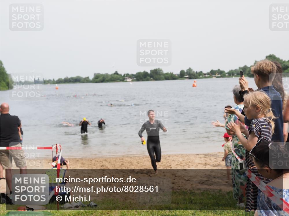 21.06.2025 - 27. Vierlanden-Triathlon MichiJ http://msf.ph/oto/8028561 15.06.2026 10:58:46 Schwimmen 636, 667, 684, 743, 747 meine-sportfotos.de