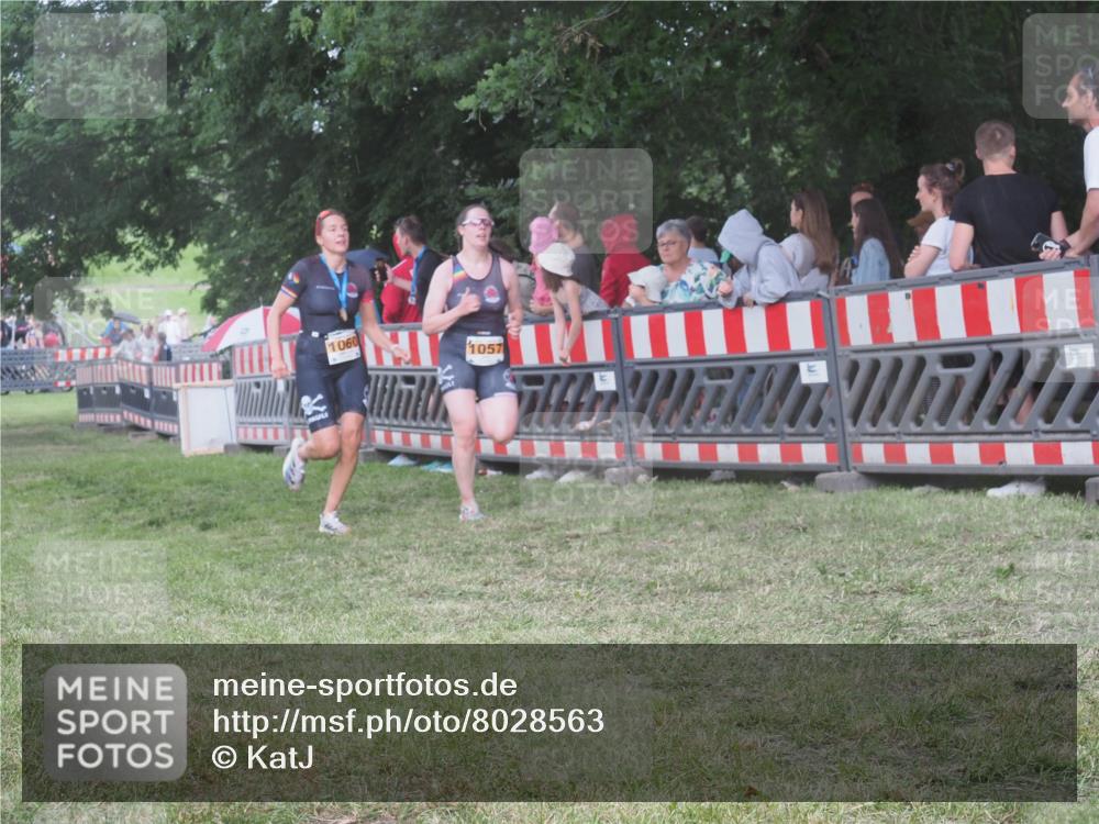 21.06.2025 - 27. Vierlanden-Triathlon KatJ http://msf.ph/oto/8028563 15.06.2025 13:32:42 Ziel 74, 238, 657, 1057 meine-sportfotos.de