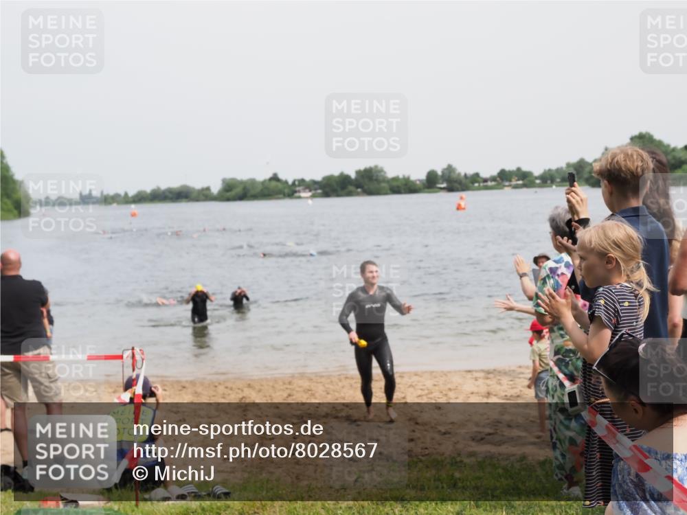 21.06.2025 - 27. Vierlanden-Triathlon MichiJ http://msf.ph/oto/8028567 15.06.2026 10:58:46 Schwimmen 636, 667, 684, 743, 747 meine-sportfotos.de