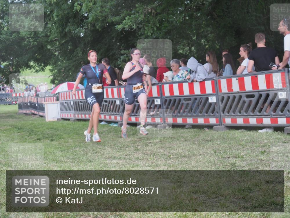 21.06.2025 - 27. Vierlanden-Triathlon KatJ http://msf.ph/oto/8028571 15.06.2025 13:32:42 Ziel 74, 238, 657, 1057 meine-sportfotos.de