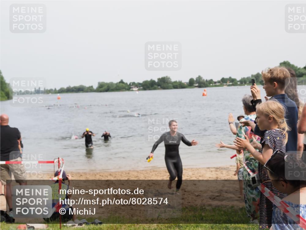 21.06.2025 - 27. Vierlanden-Triathlon MichiJ http://msf.ph/oto/8028574 15.06.2026 10:58:46 Schwimmen 636, 667, 684, 743, 747 meine-sportfotos.de
