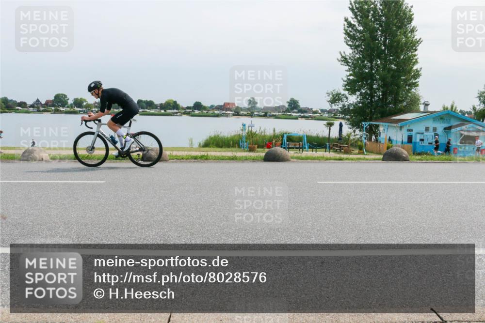 15.06.2025 - 27. Vierlanden-Triathlon H.Heesch http://msf.ph/oto/8028576 15.06.2025 11:25:03 Radfahren 22, 81, 693, 970 meine-sportfotos.de
