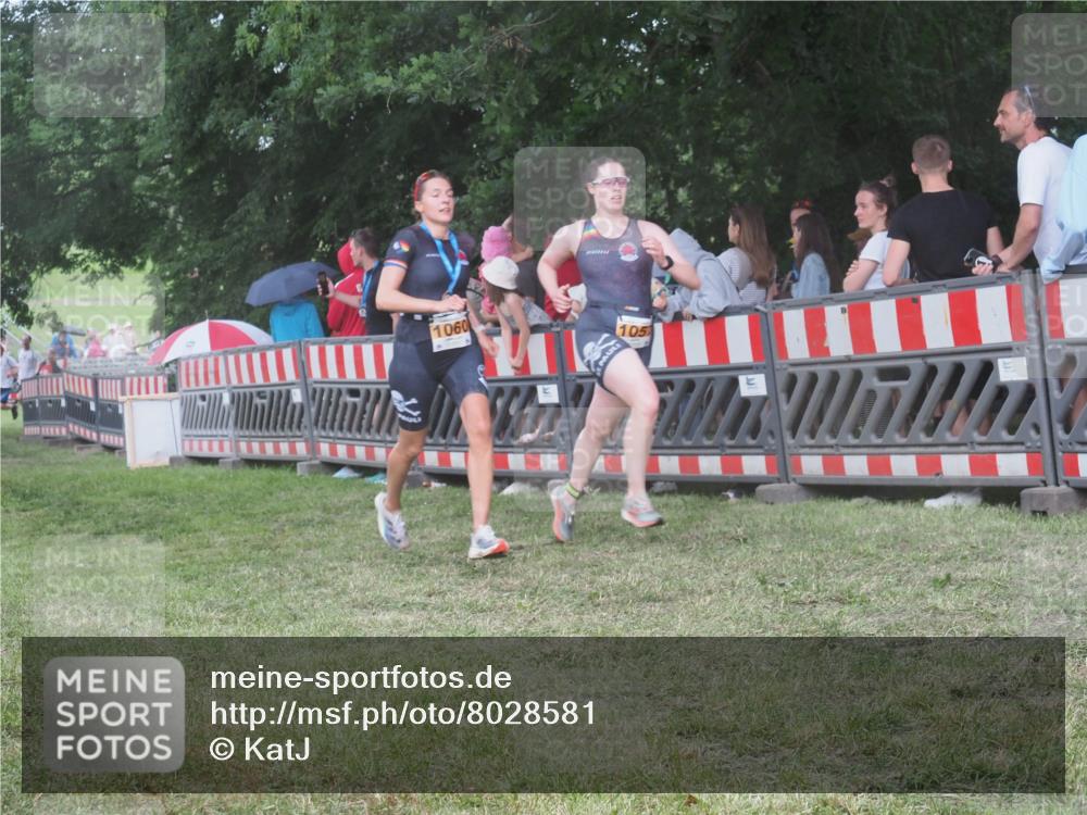 21.06.2025 - 27. Vierlanden-Triathlon KatJ http://msf.ph/oto/8028581 15.06.2025 13:32:42 Ziel 74, 238, 657, 1057 meine-sportfotos.de
