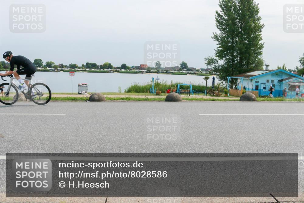 15.06.2025 - 27. Vierlanden-Triathlon H.Heesch http://msf.ph/oto/8028586 15.06.2025 11:25:03 Radfahren 22, 81, 693, 970 meine-sportfotos.de