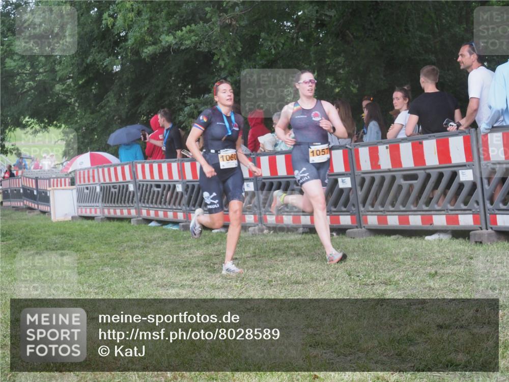 21.06.2025 - 27. Vierlanden-Triathlon KatJ http://msf.ph/oto/8028589 15.06.2025 13:32:42 Ziel 74, 238, 657, 1057 meine-sportfotos.de