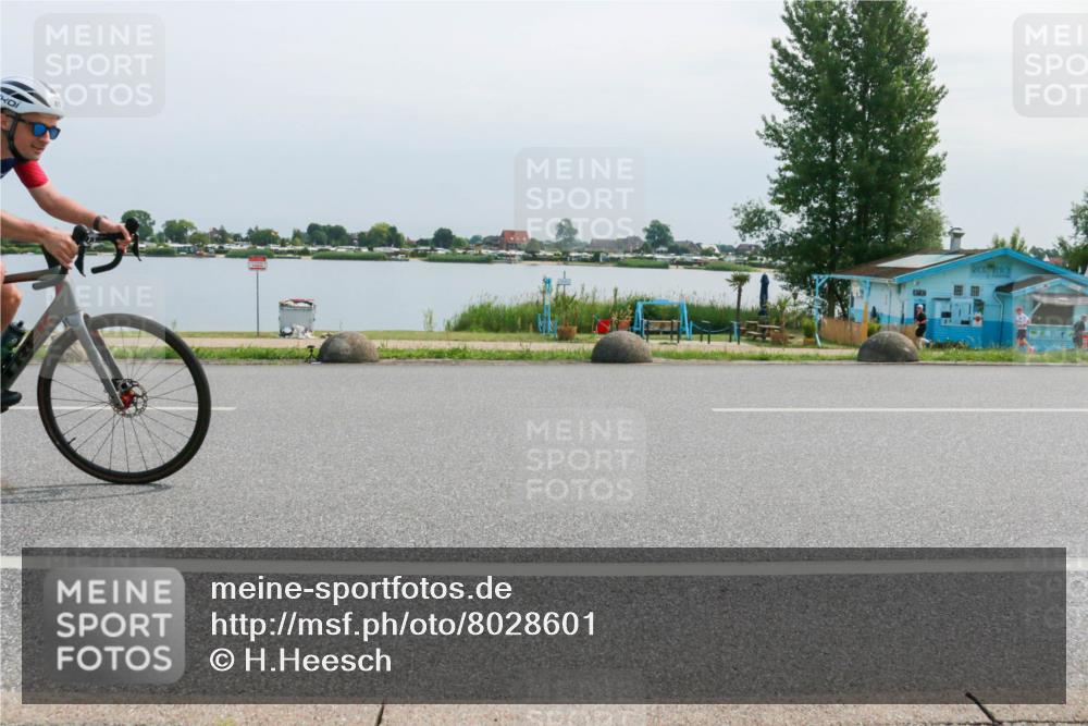 15.06.2025 - 27. Vierlanden-Triathlon H.Heesch http://msf.ph/oto/8028601 15.06.2025 11:25:04 Radfahren 22, 81, 693, 970 meine-sportfotos.de